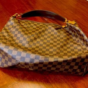 Authentic, great condition Louis Vuitton Checkered Designer hobo Shoulder purse.